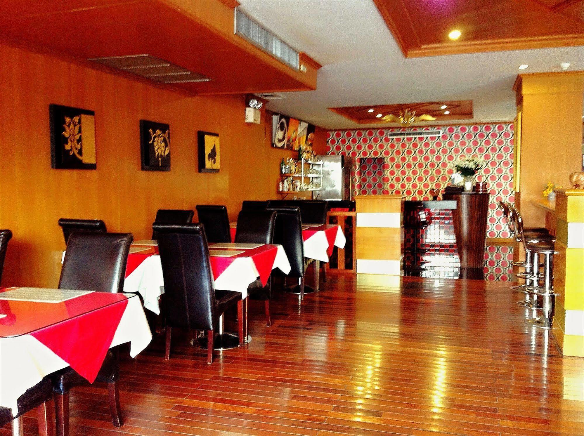 Dynasty Inn Pattaya Buitenkant foto