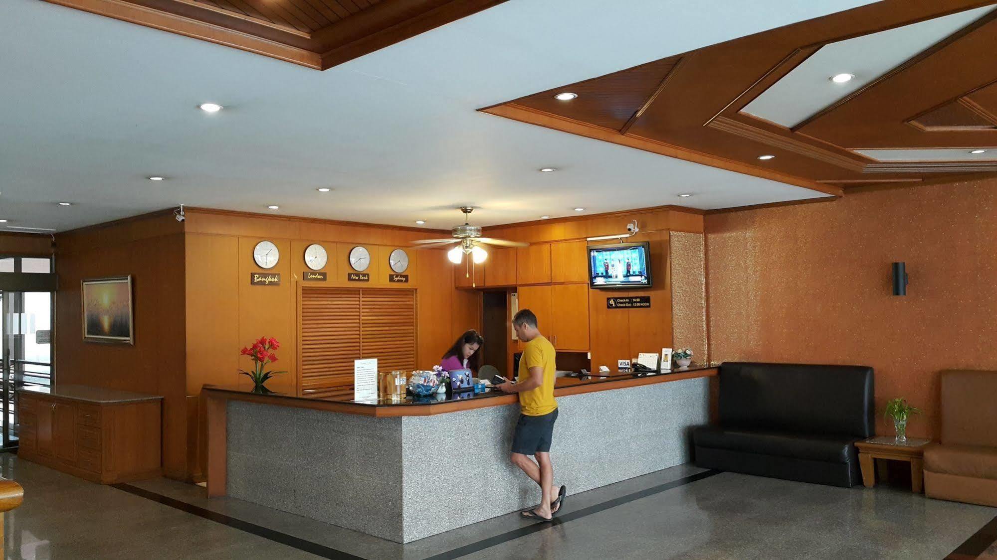 Dynasty Inn Pattaya Buitenkant foto