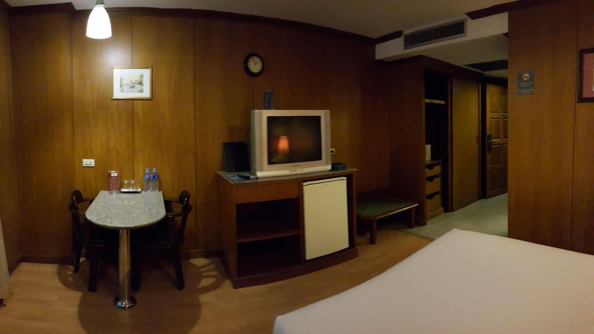 Dynasty Inn Pattaya Buitenkant foto