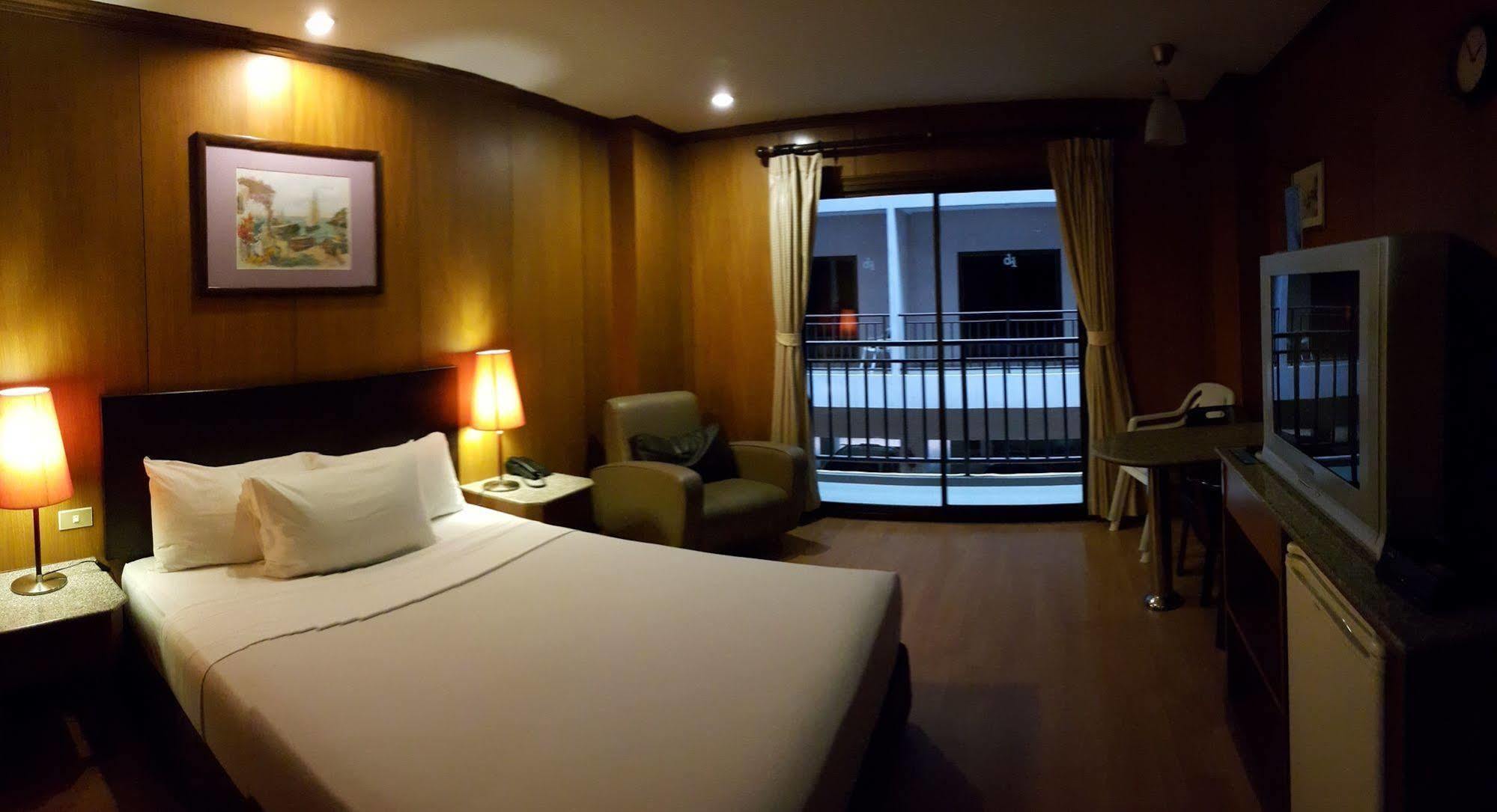 Dynasty Inn Pattaya Buitenkant foto