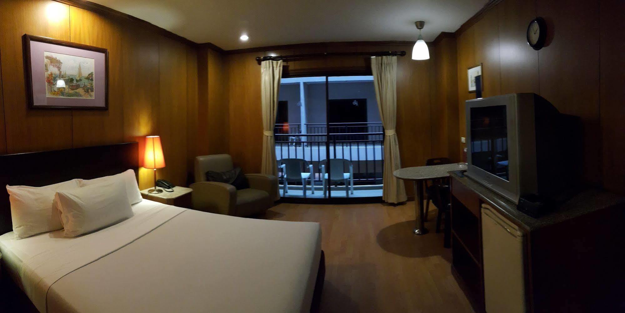 Dynasty Inn Pattaya Buitenkant foto