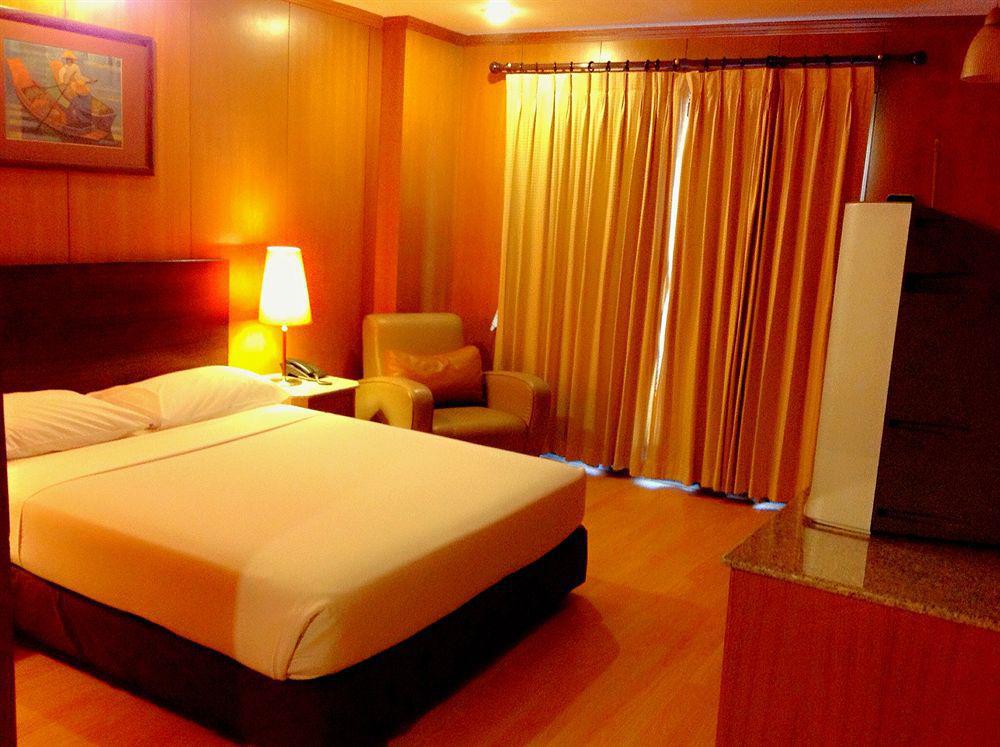 Dynasty Inn Pattaya Buitenkant foto